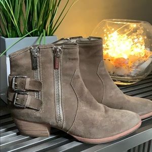 Aquatalia ankle boots